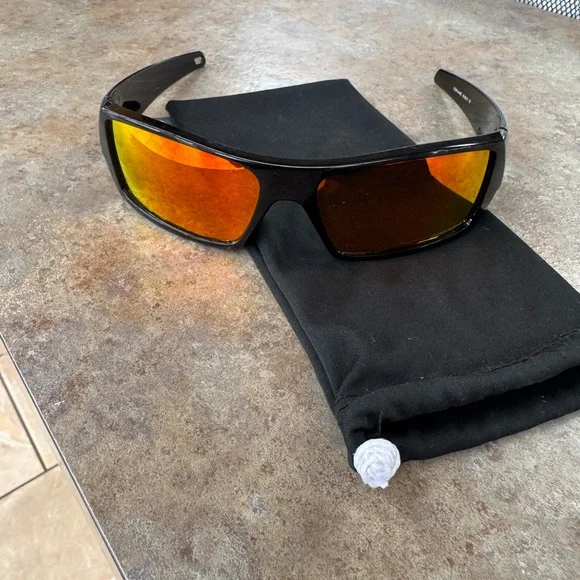 Oakley Wrap Sunglasses with Black Frame and Red-Orange Mirrored Lenses - Picture 4 of 11